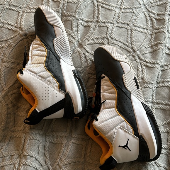 Air Jordan shoes - Picture 2 of 4